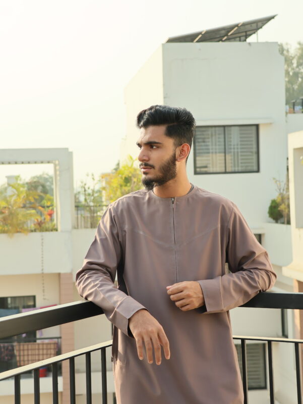 Omani Thobe Signature Series – Pulm Brown