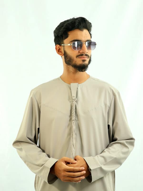Emirate thobe light ash