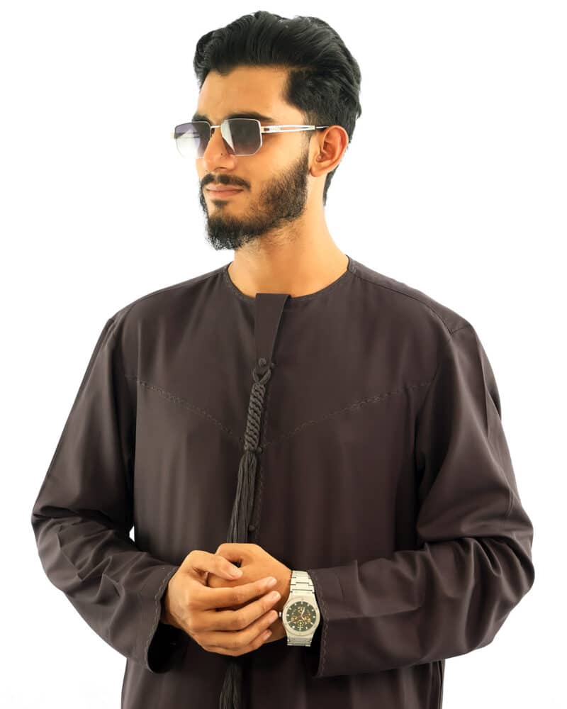 Emirate thobe violate