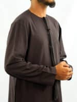 Emirate thobe violate