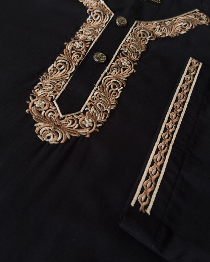 Halfsleeves Embroidery thobe Black